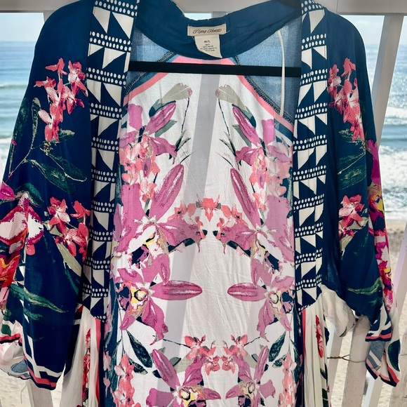 Flying Tomato blues, rose, cream and pinks colors in this flowy kimono - Picture 2 of 5
